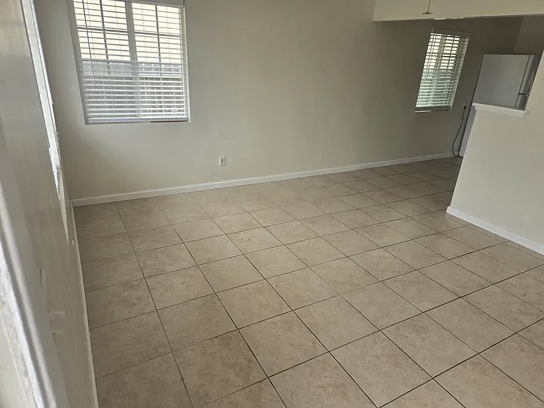 135 Elkwood Ave — Photo 6
