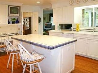 6721 Kenhill Rd, Bethesda, MD 20817