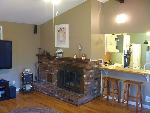 1st image of 1460 Hollywood Ln