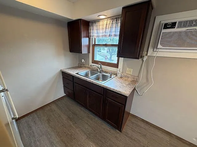 1 bed, 1.0 bath, 650 sqft, $950 — Photo 2