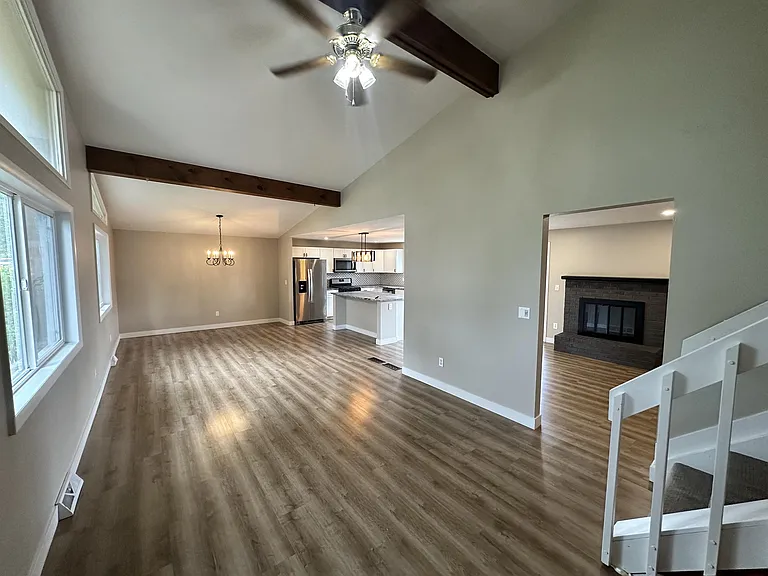 7628 S Eaton Way — Photo 2