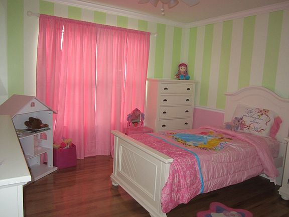 4th image of 1407 Essex Dr