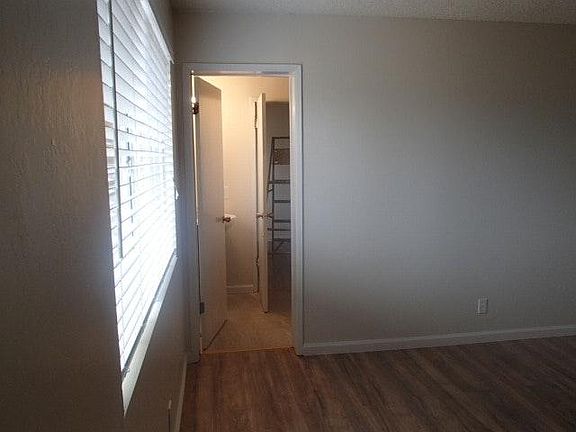 3rd image of 410 Washington St APT A