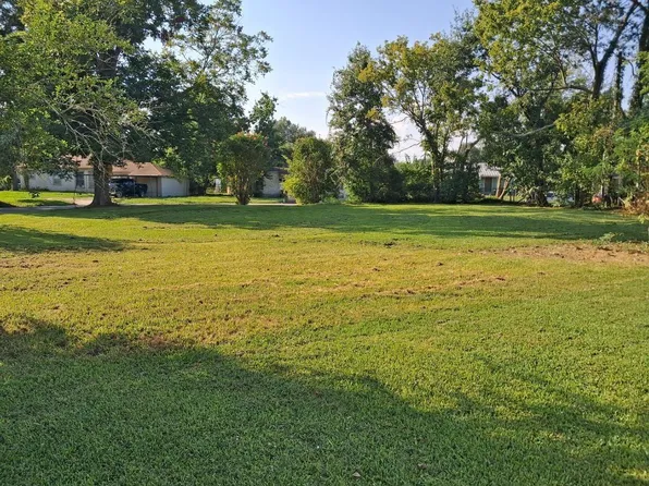 1201 Parkway St, Baytown, TX 77520