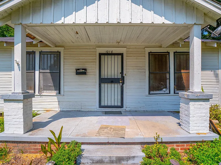 1018 Lewis St — Photo 1