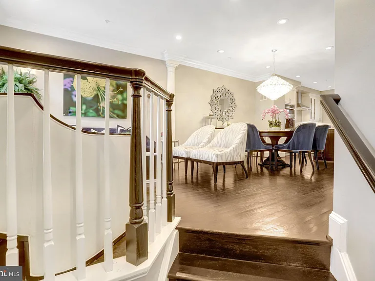 422 Pendleton St — Photo 4