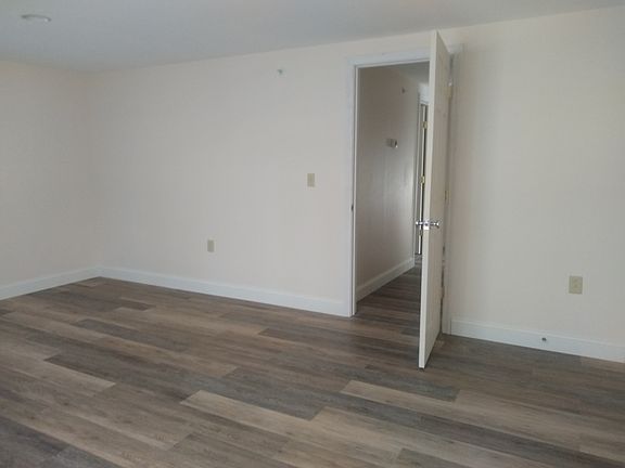5th image of 17 Fort Hill Rd