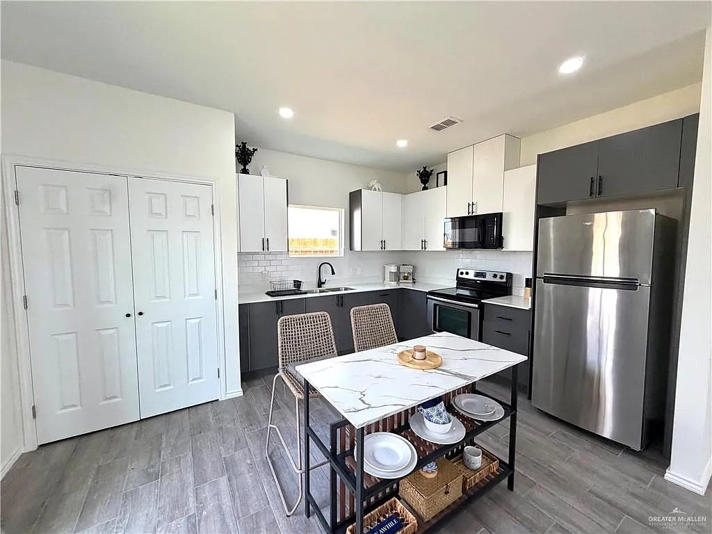 2 bed, 2.0 bath, 940 sqft, $1,250 — Photo 4