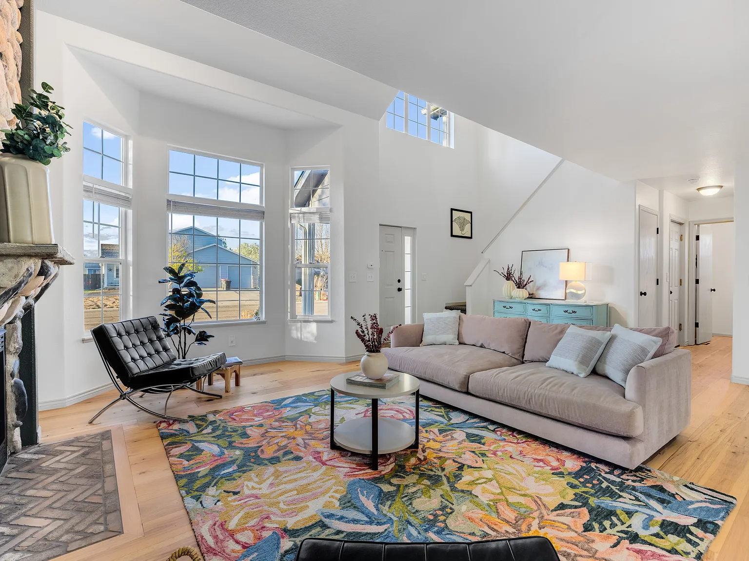 3 bed, 2269 sqft, $3,200 — Photo 3