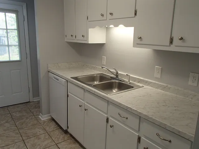 2 bed, 900 sqft, $1,325 — Photo 2