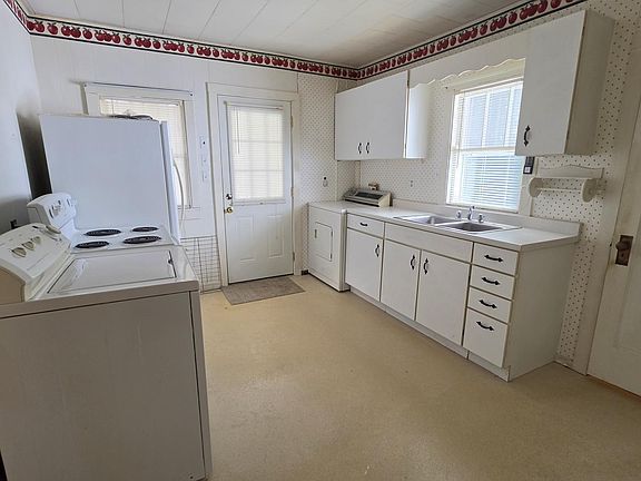 5th image of 79 Middle Avenue