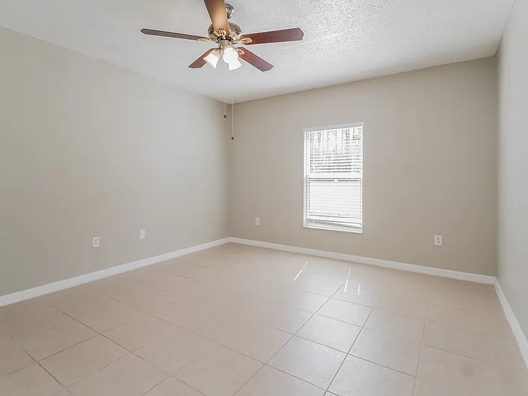 1005 Dudley Dr — Photo 9