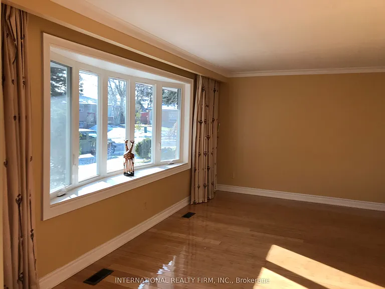 11 Misthollow Sq #UPPER — Photo 4