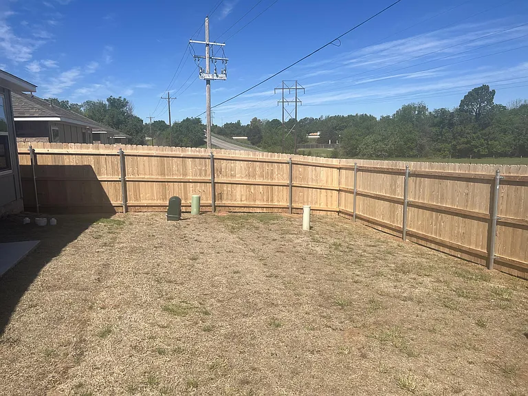 1002 Ichabod Cir — Photo 4