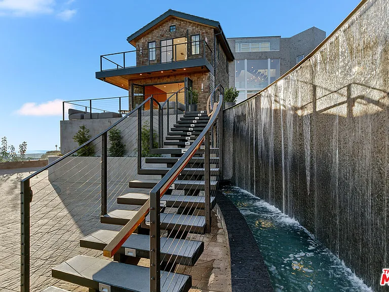2020 Cyprean Dr — Photo 3