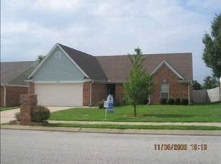 10602 Oak Leaf Dr, Olive Branch, MS 38654