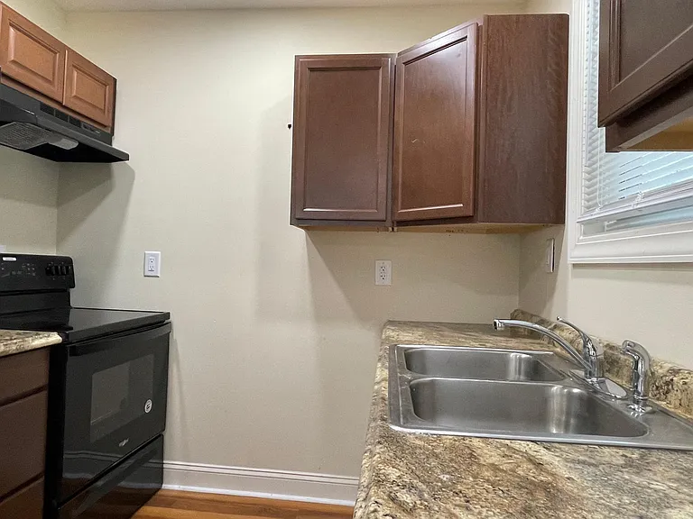 604 Avery St — Photo 15