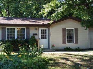 1956 Sir Richard Ct, Decatur, IL 62526