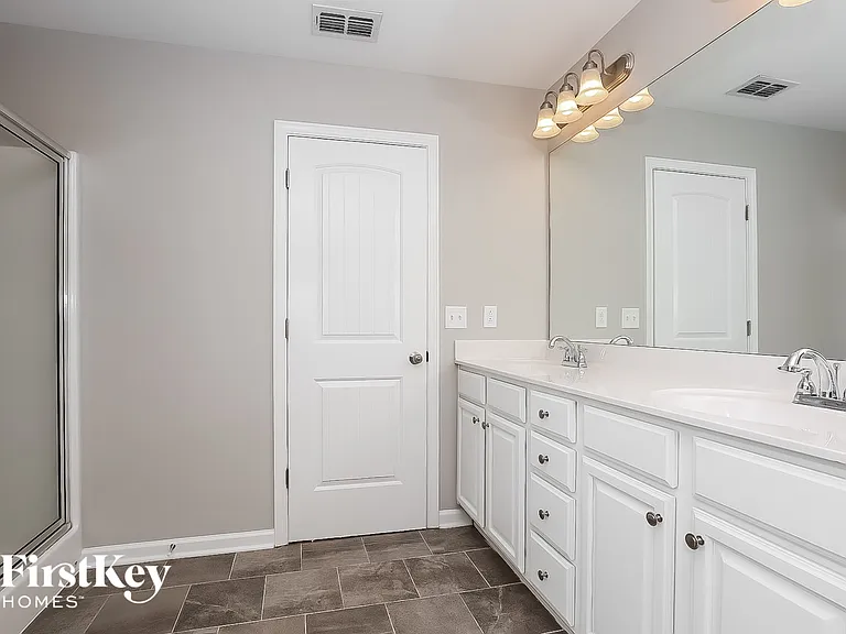 3241 Mapleside Ln — Photo 9