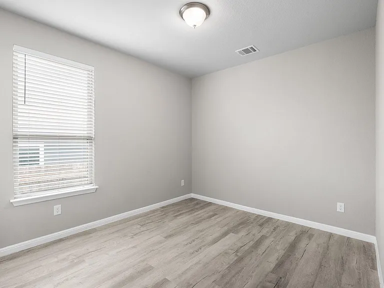 313 McLintock Rd — Photo 11