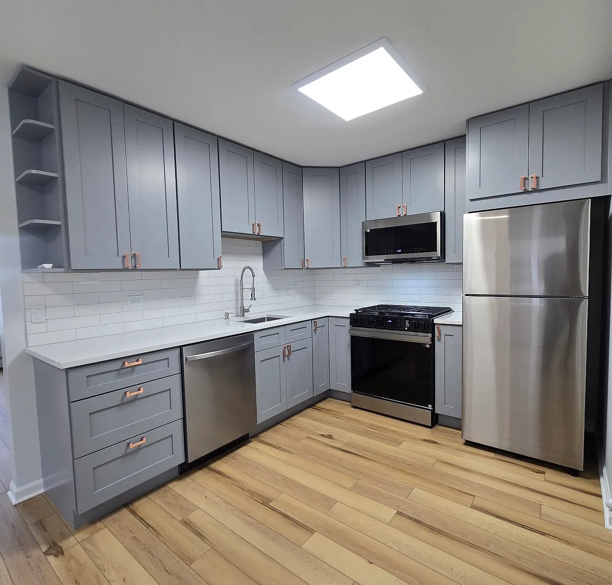 2 bed, 1000 sqft, $2,150 — Photo 3