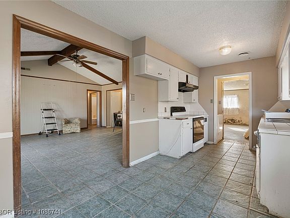 5th image of 604 L St