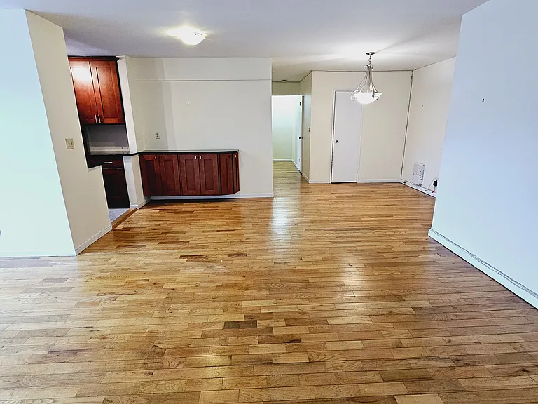 E Hartsdale Ave — Photo 2