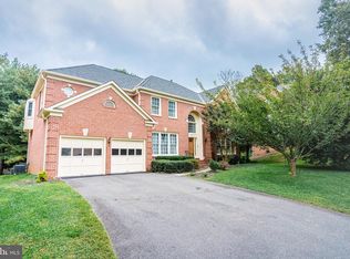 9736 Middleton Ridge Rd, Vienna, VA 22182