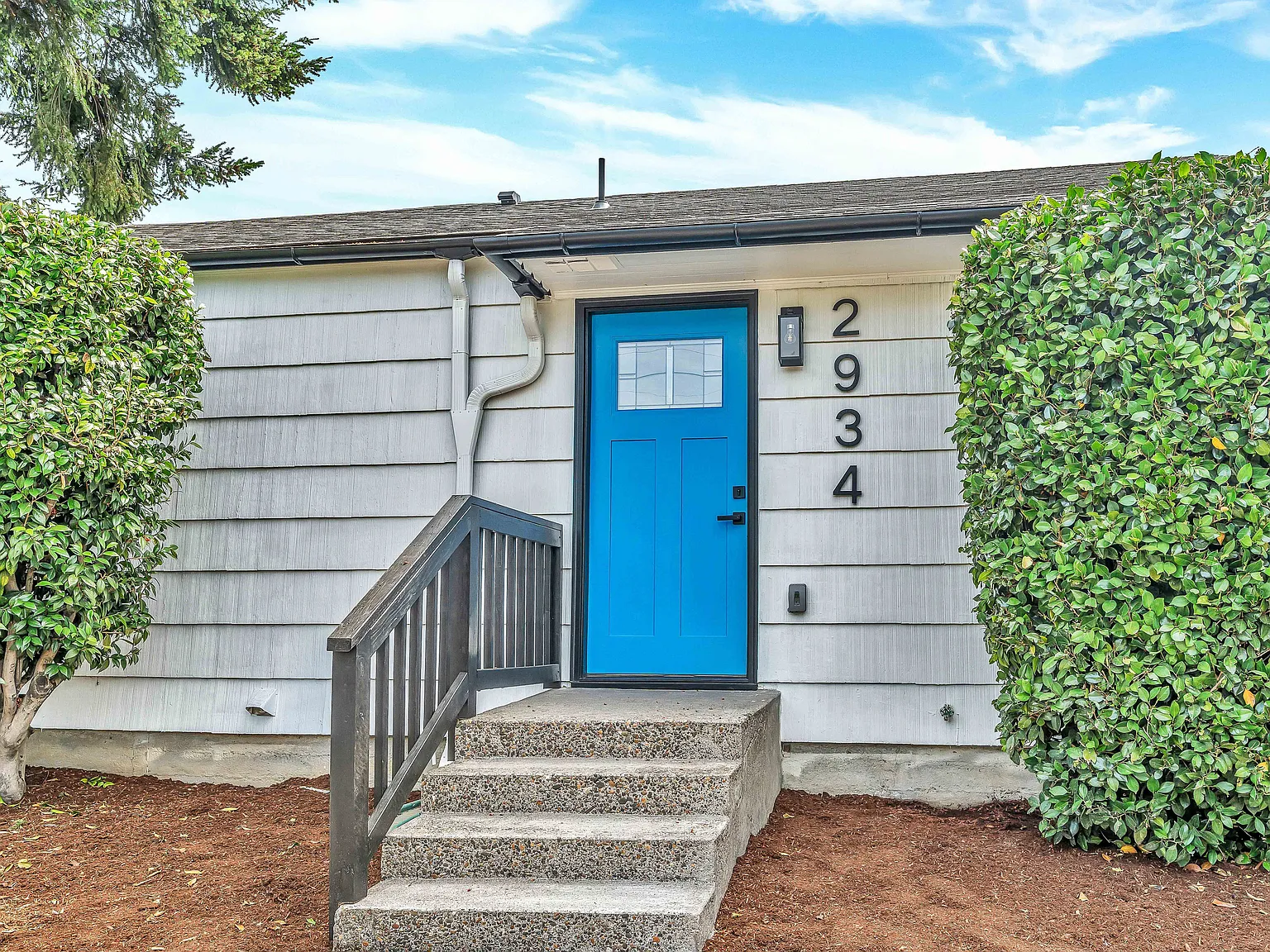 2 bed, 1040 sqft, $2,200 — Photo 3