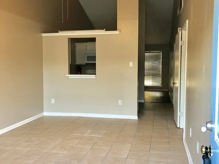 1713 Jasper Ave — Photo 4