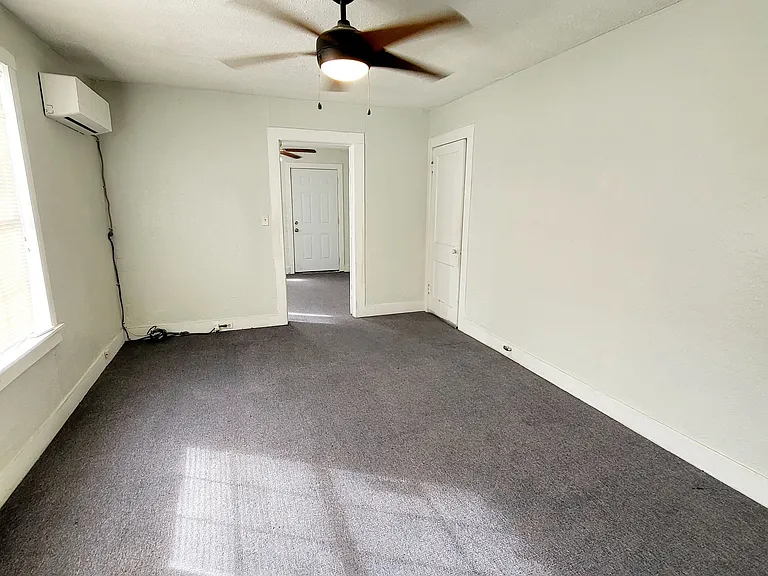 1007 S Main St #A — Photo 8