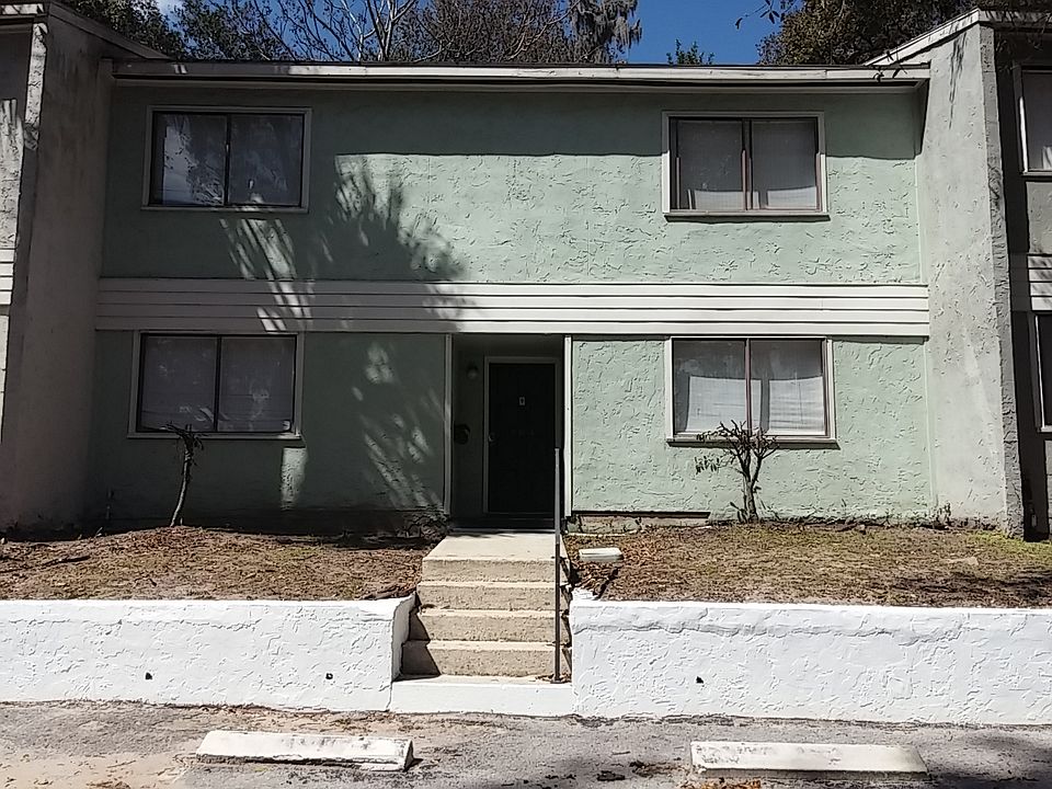 1st image of 704 Oaks Plantation Dr