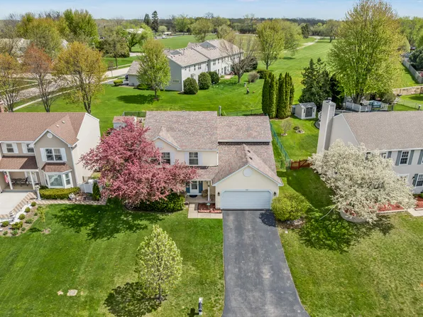 992 McPhee Dr, Lake In The Hills, IL 60156