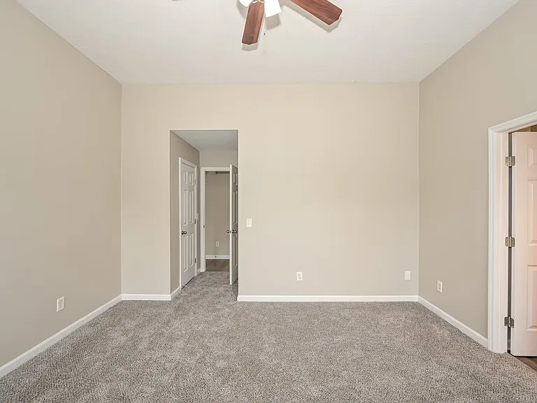 239 Heritage Cir E — Photo 11