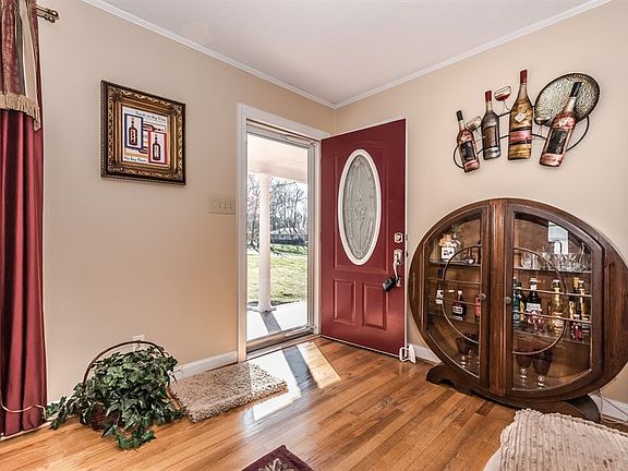 3rd image of 1801 Summerhill Dr