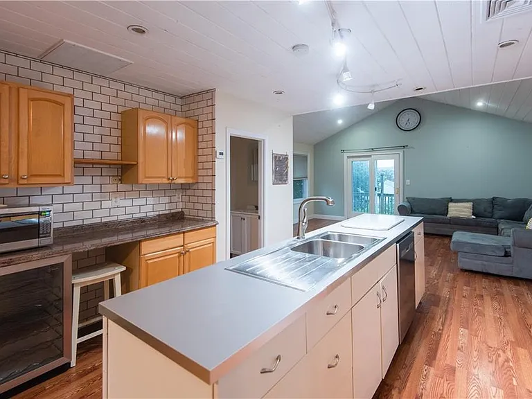 13 Island Ave — Photo 4