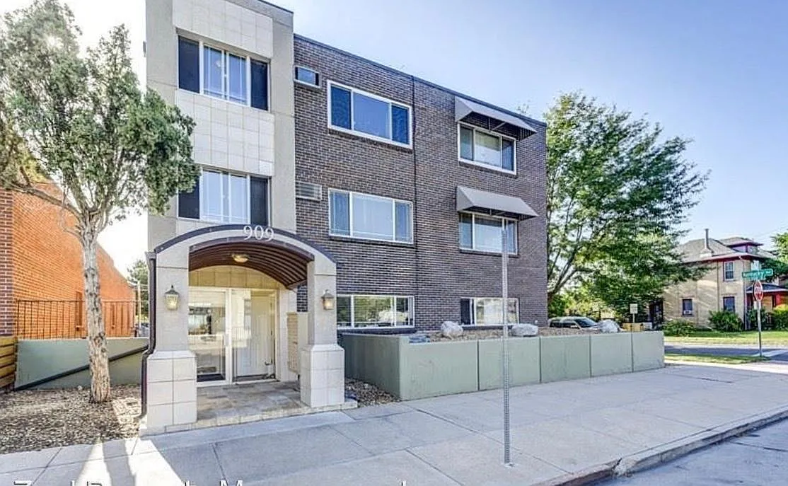 2 bed, 800 sqft, $1,700 — Photo 1
