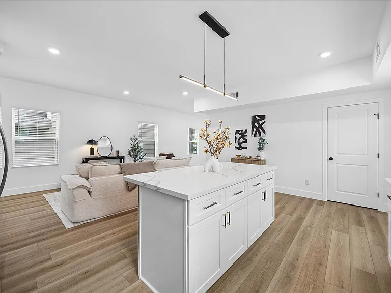 801 E 32nd 1/2 St #A — Photo 11