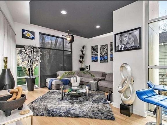 5th image of 752 Moreland Ave #9