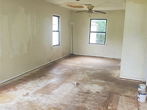 3rd image of 601 NE Carver St