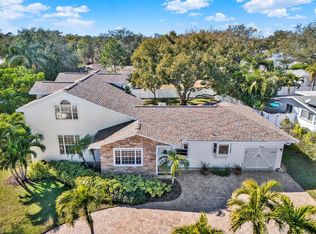 504 Fairview Rd, Belleair, FL 33756