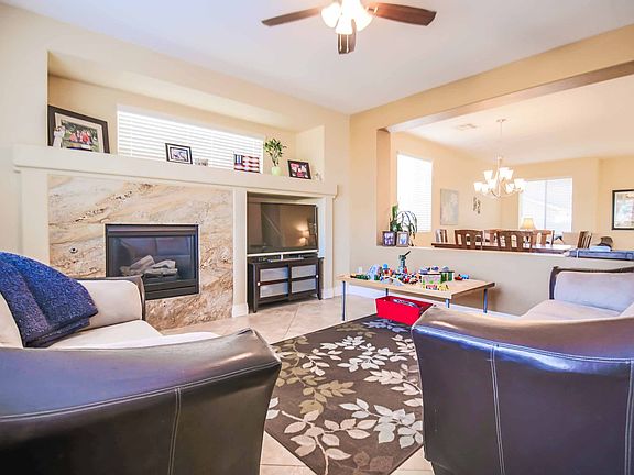 Family Room w/ Gas Fireplace