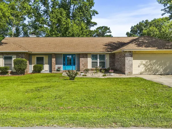 551 Golf Club Dr, Bay Saint Louis, MS 39525