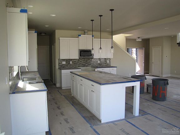 5th image of 63133 NW Via Cambria