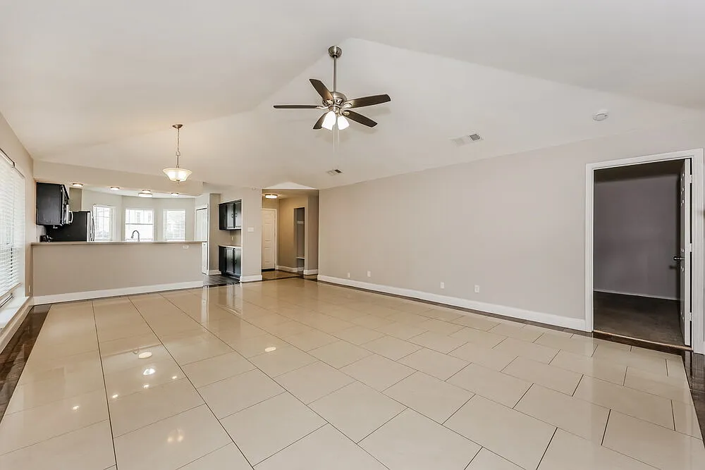 3 bed, 2.0 bath, 1508 sqft, $2,005 — Photo 4