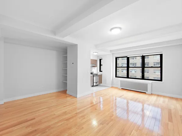 400 East 57th Street image 3 of 10