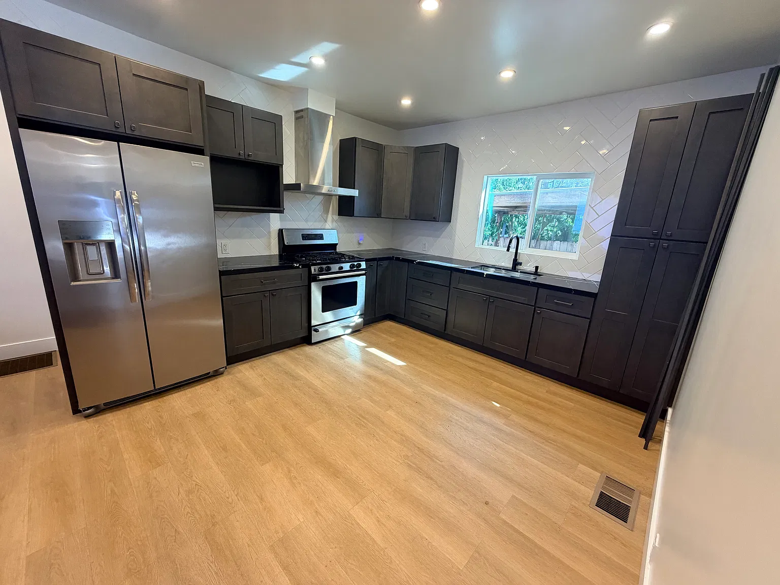 2 bed, 1.5 bath, $2,300 — Photo 4
