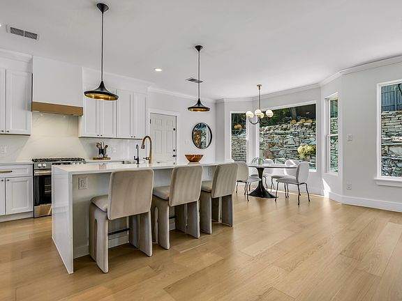 4th image of 6300 Bon Terra Dr