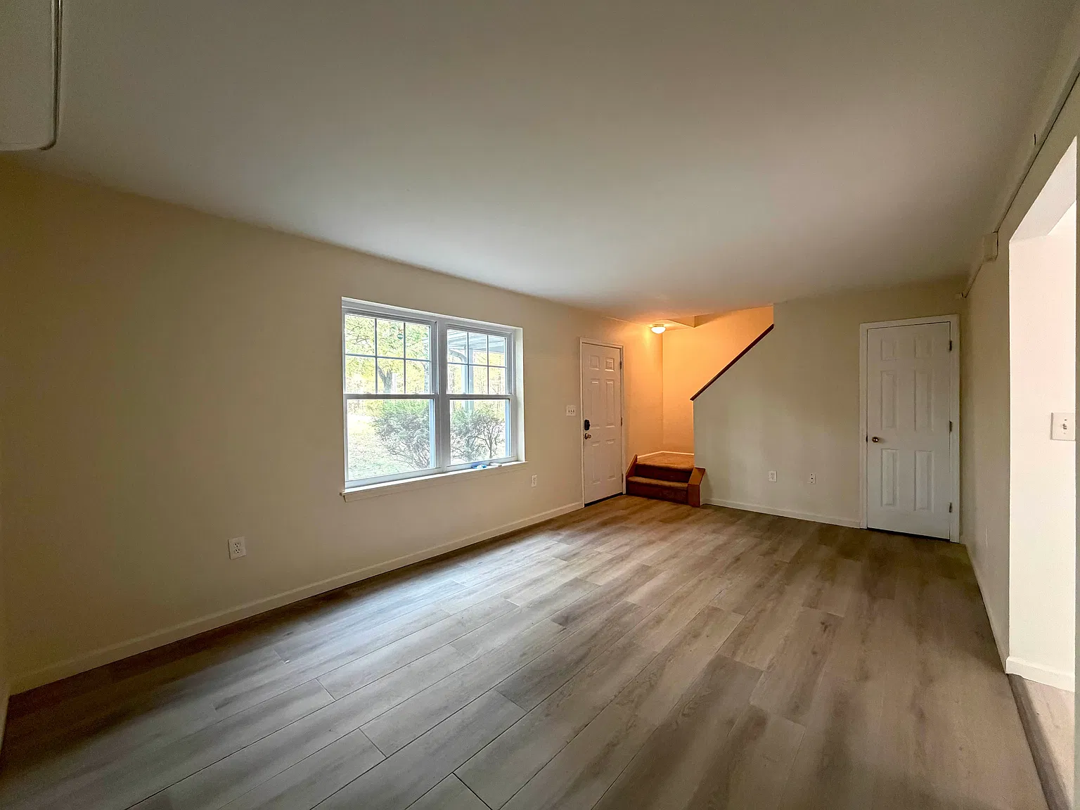 2 bed, 1.5 bath, 1100 sqft, $2,400 — Photo 4
