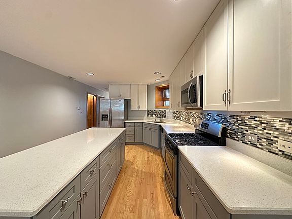 4th image of 4839 S Forrestville Ave #H